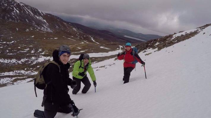 6 Lots of Winter Skills & Mountaineering #winterskills #climbing #courses #introduction #cairngorms #Scotland