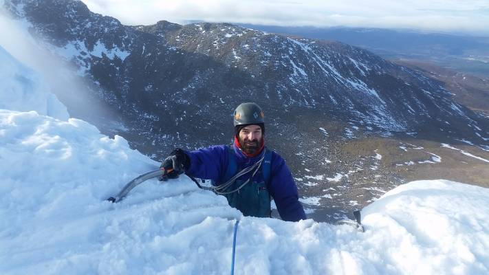 5 Lots of Winter Skills & Mountaineering #winterskills #climbing #courses #introduction #cairngorms #Scotland