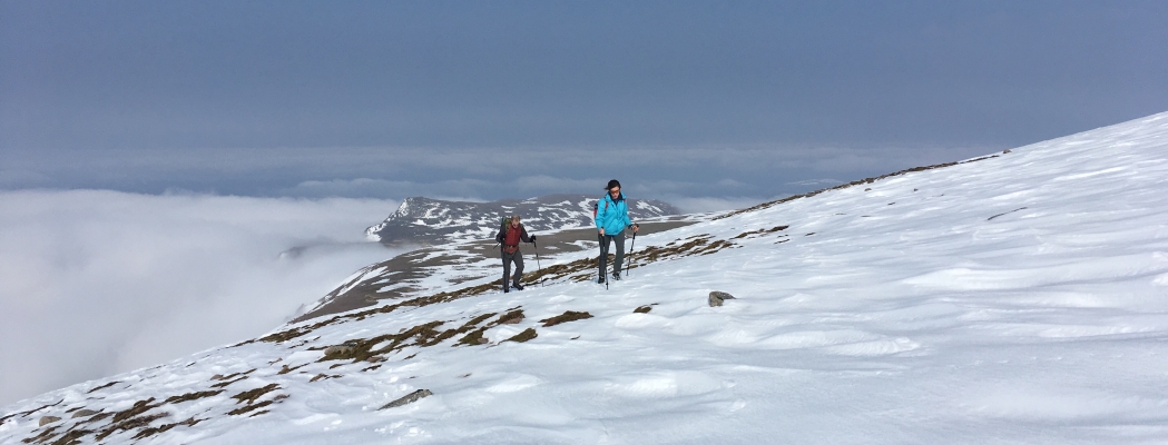 5 Spring in the air, but winter is still clinging on! #winterskills #wintermountaineering #hillwalking
