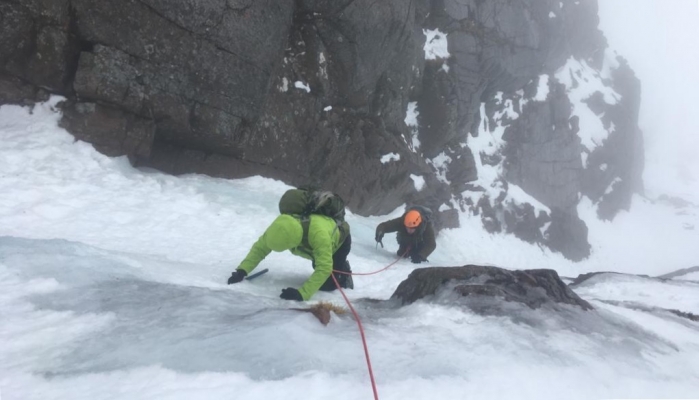 4 Warm conditions but a return to winter coming soon #winterskills #wintermountaineerng #winterclimbing #skitouring