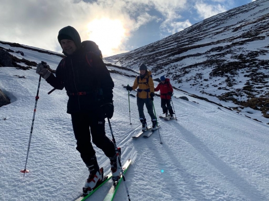 1 Warm conditions but a return to winter coming soon #winterskills #wintermountaineerng #winterclimbing #skitouring