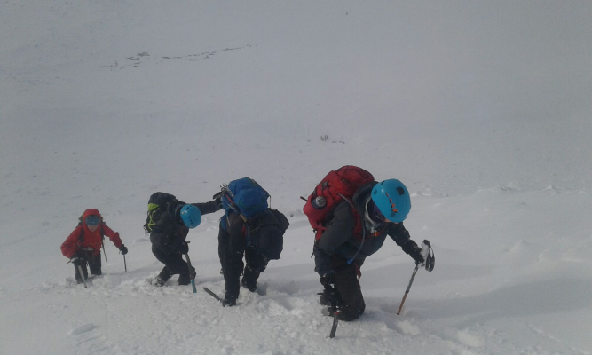 7 Great winter conditions continue #winterskills #wintermountaineering #skitouring #cairngorms #scotland