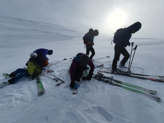 3 Almost the end of winter #winterskills #wintermountaineering #winterclimbing #backcountryskiing 