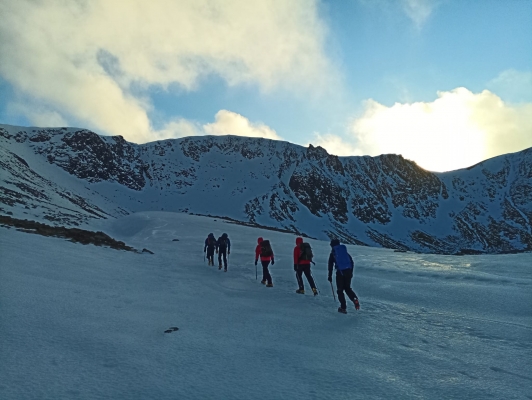 3 And they're off!!! #winterskills #wintermountaineering 